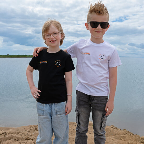 Smile2Support Black T-shirt – Kids - Afbeelding 3